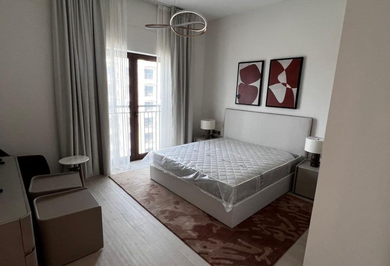 Elegant 2BR+M | Furnished | Stunning Views — 2