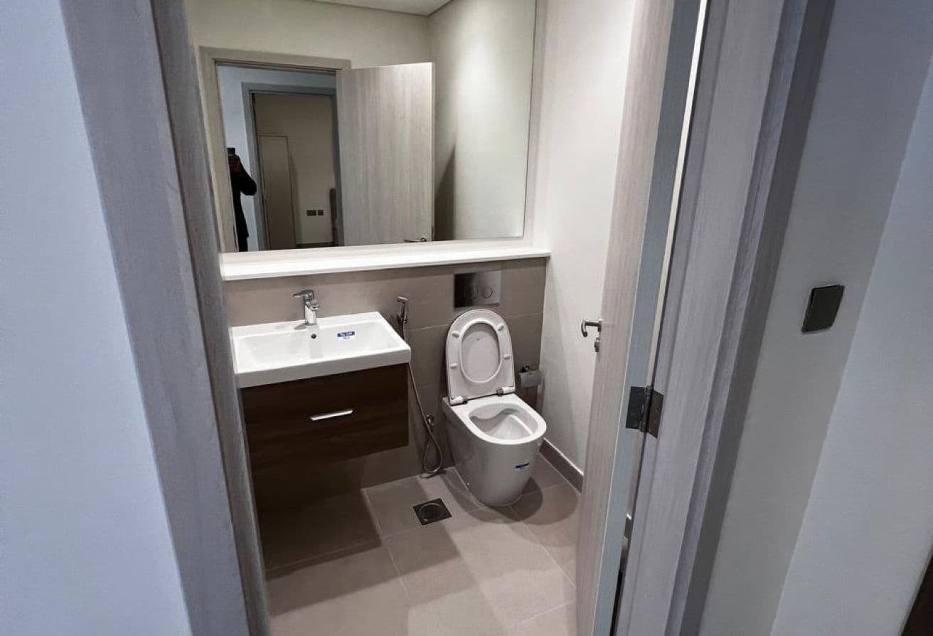 Elegant 2BR+M | Furnished | Stunning Views — 5