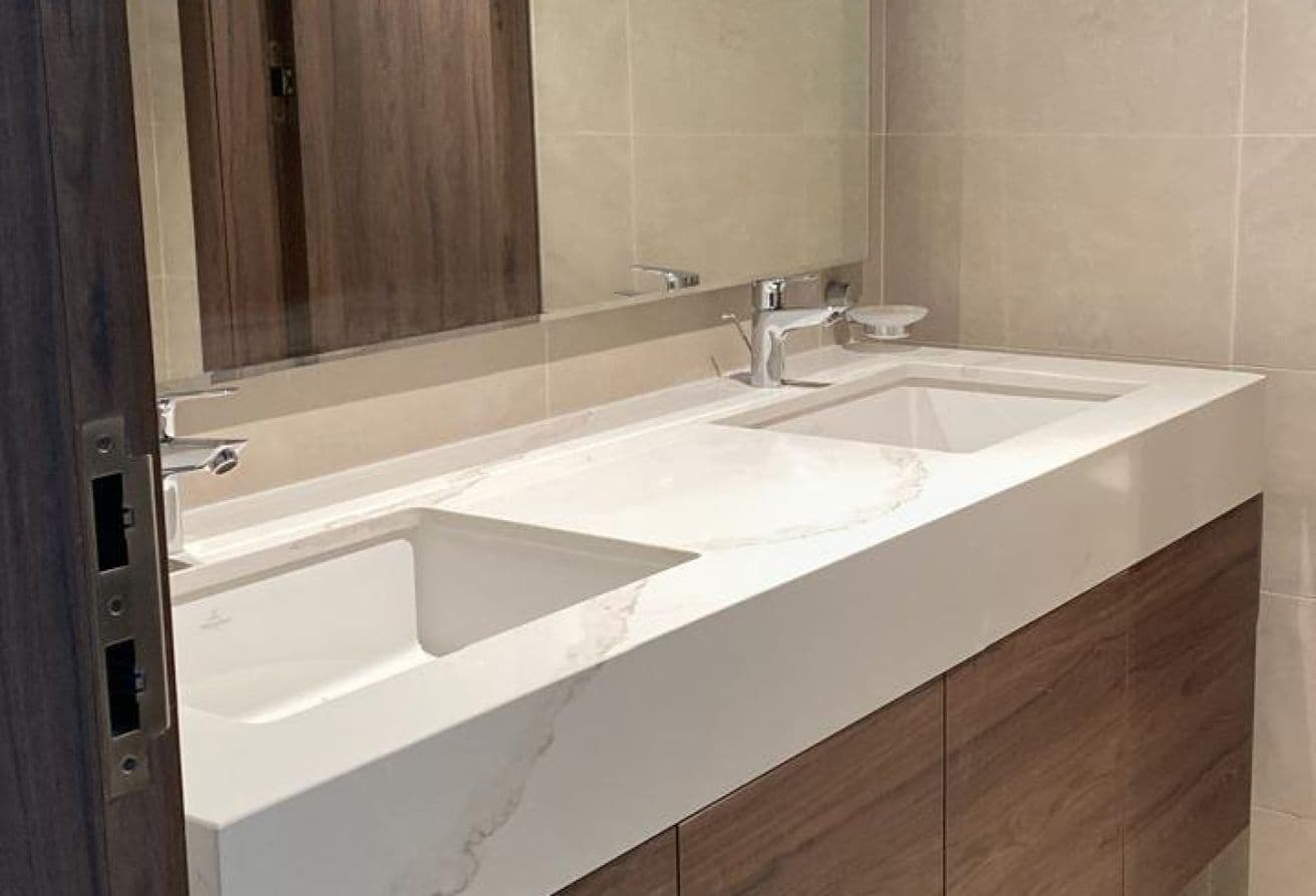 Luxury Living | Stunning 4BR+M | Single Row — 8