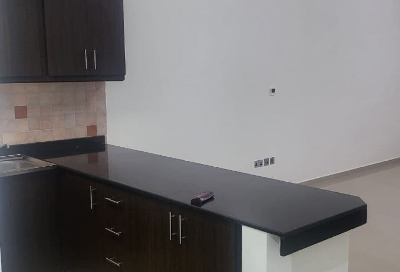 Charming Studio | Great Location | Ready to move — 4
