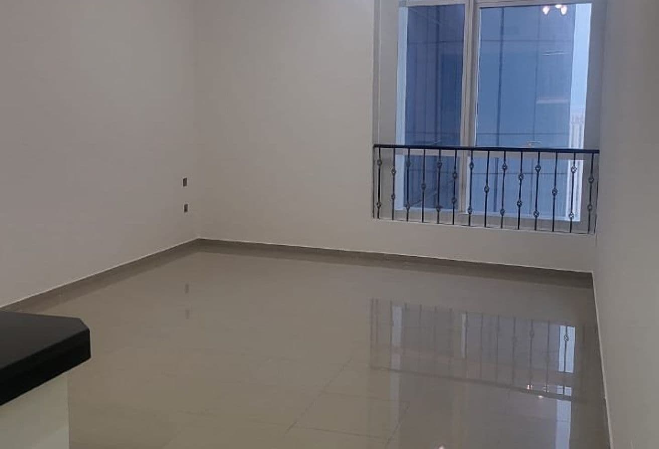 Charming Studio | Great Location | Ready to move — 2