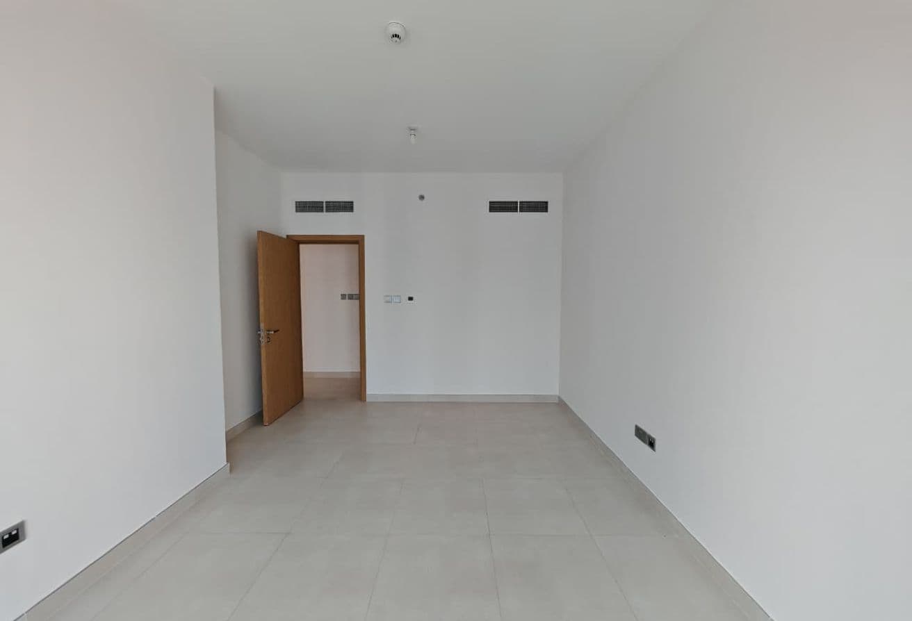 Stunning 3BR+M | Canal View | High Floor — 7