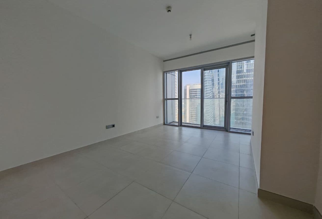 Stunning 3BR+M | Canal View | High Floor — 5
