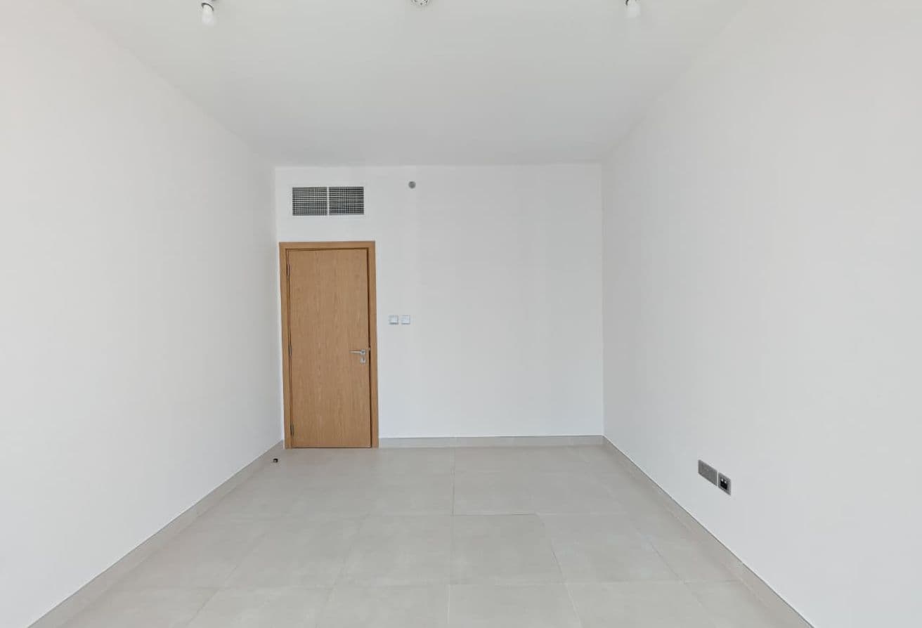 Stunning 3BR+M | Canal View | High Floor — 6