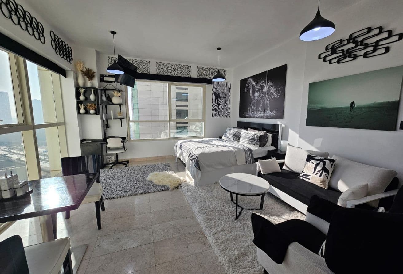 Charming Studio | High Floor | Stunning Views — 4