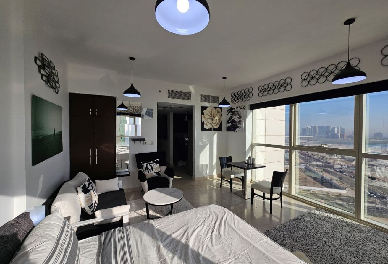 Charming Studio | High Floor | Stunning Views — 3