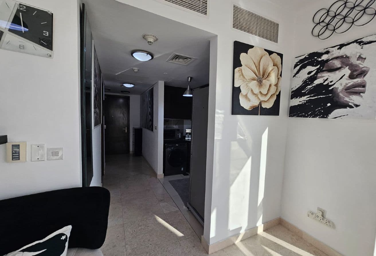 Charming Studio | High Floor | Stunning Views — 8