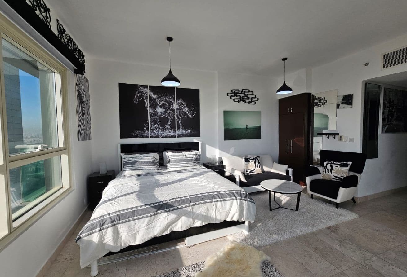 Charming Studio | High Floor | Stunning Views — 2