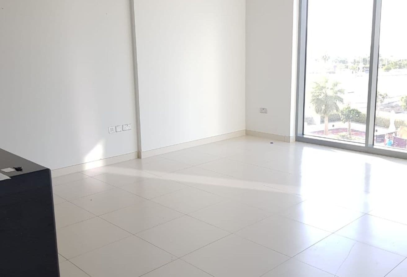 Stunning 1BR | Pool View | Prime Location — 4