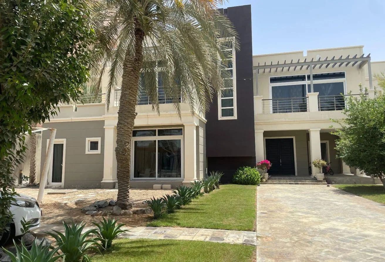 Private Pool | Fully Fitted Kitchen | Stand Alone — 12