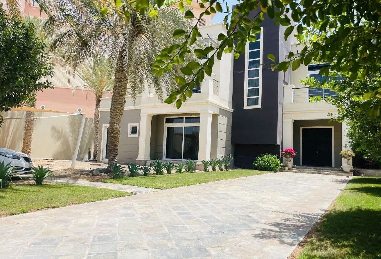 Private Pool | Fully Fitted Kitchen | Stand Alone — 10