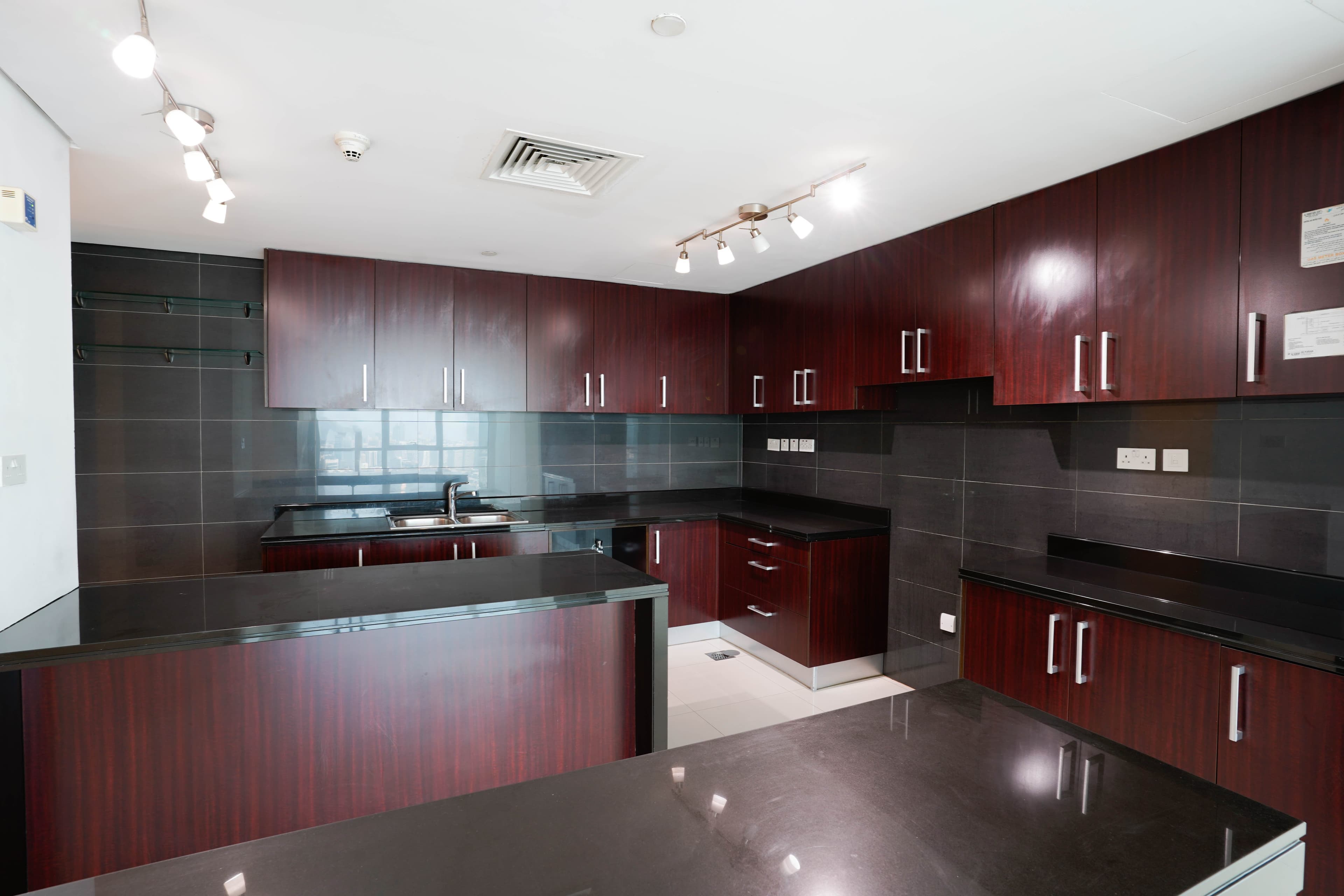 Huge Luxury 4BR+M | Stunning View | Ideal Location — 17