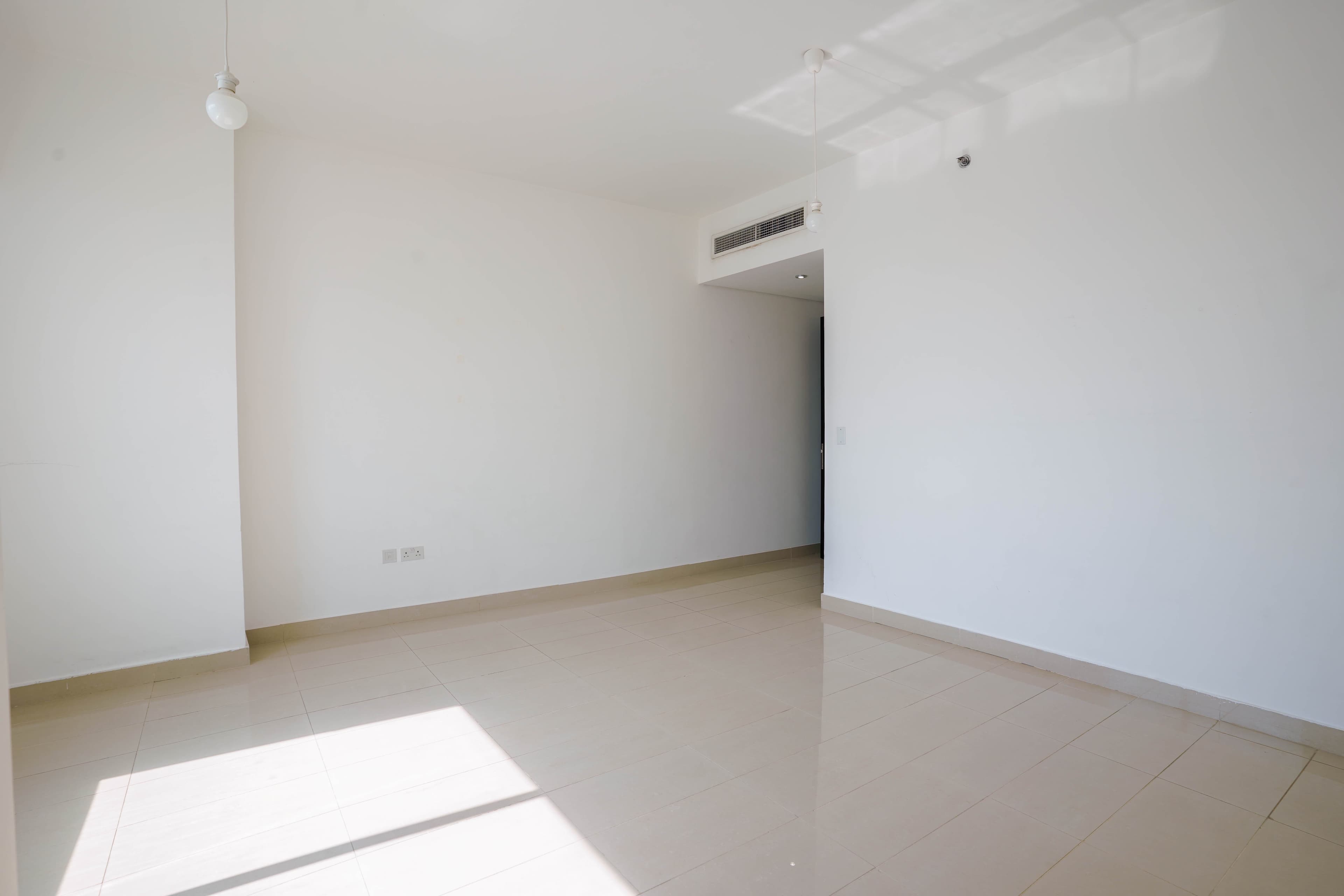 Huge Luxury 4BR+M | Stunning View | Ideal Location — 16