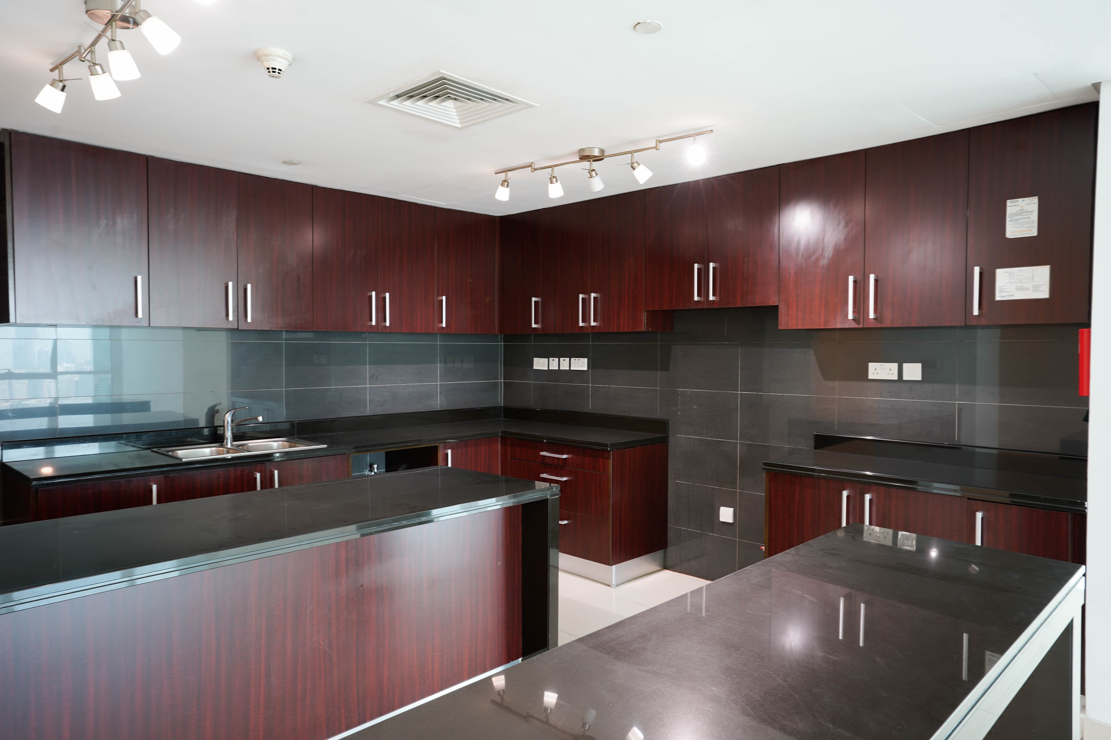 Huge Luxury 4BR+M | Stunning View | Ideal Location — 18