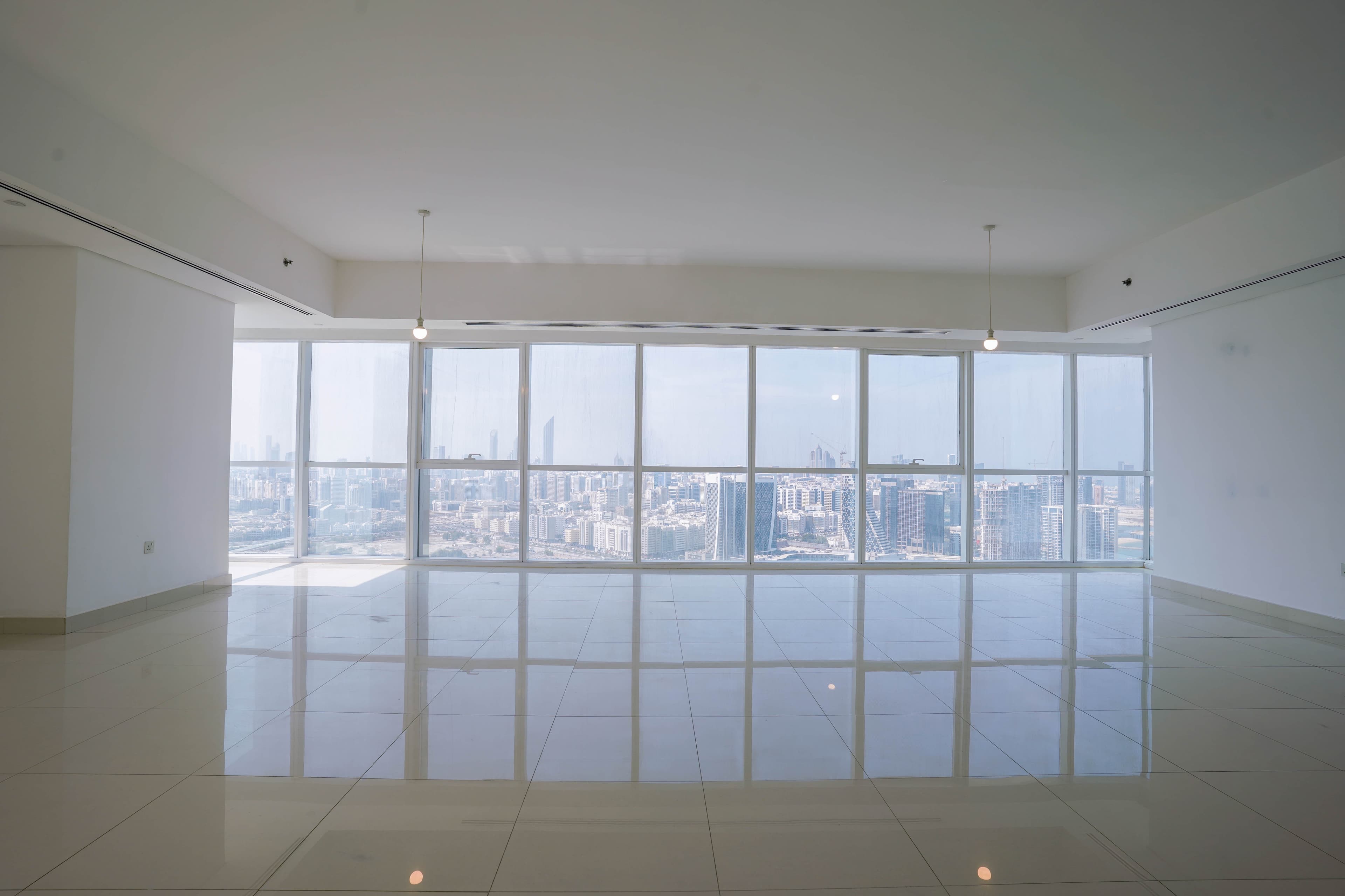 Huge Luxury 4BR+M | Stunning View | Ideal Location — 2