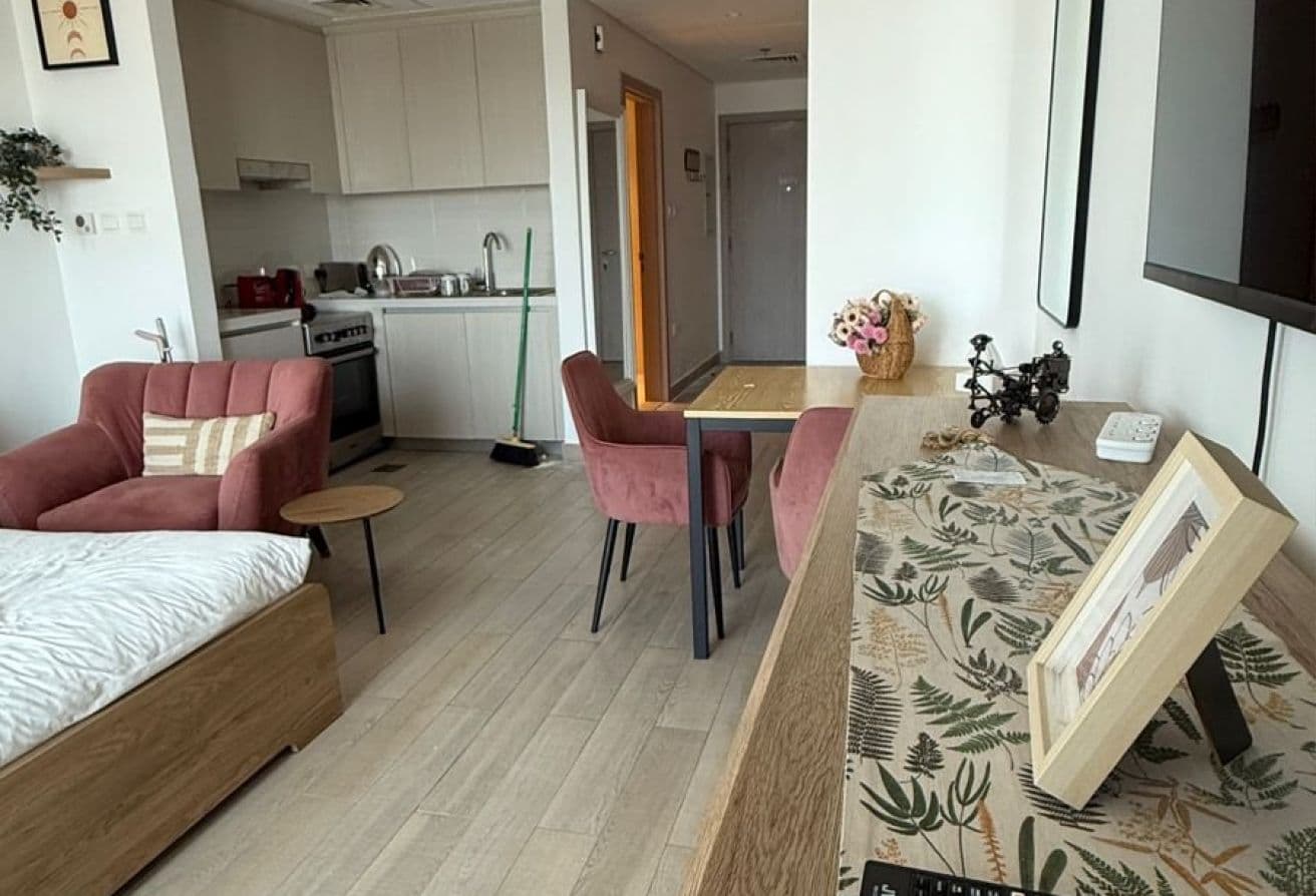 Elegant Studio | Furnished | Canal View — 4