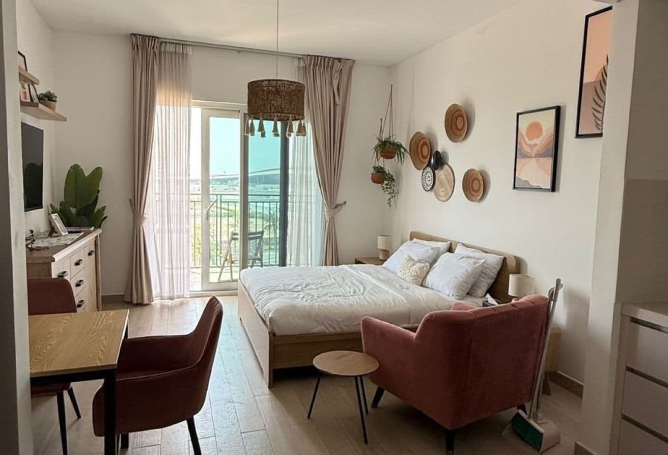 Elegant Studio | Furnished | Canal View — 5