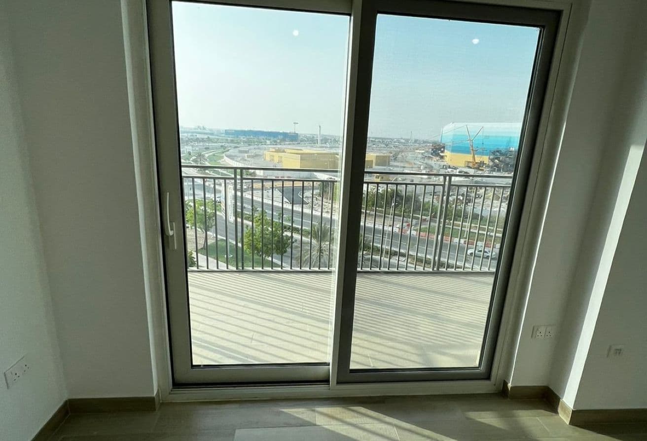 Corner Unit | Sea world & Ferrari View | Prime Loc — 5