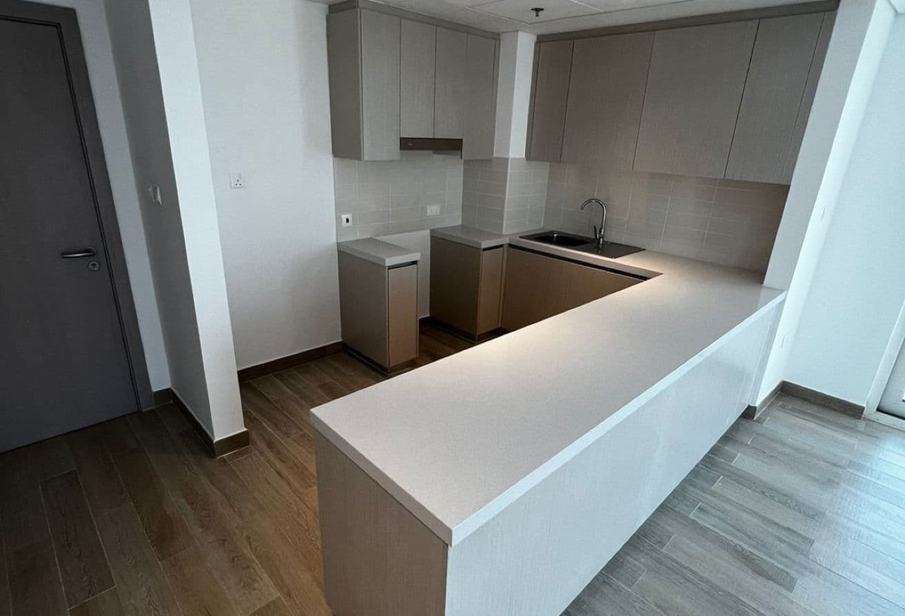 Corner Unit | Sea world & Ferrari View | Prime Loc — 9