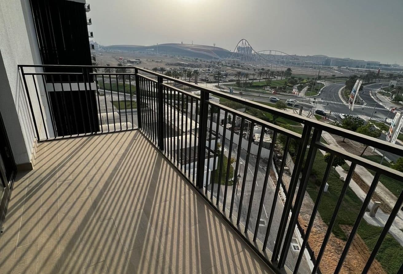 Corner Unit | Sea world & Ferrari View | Prime Loc