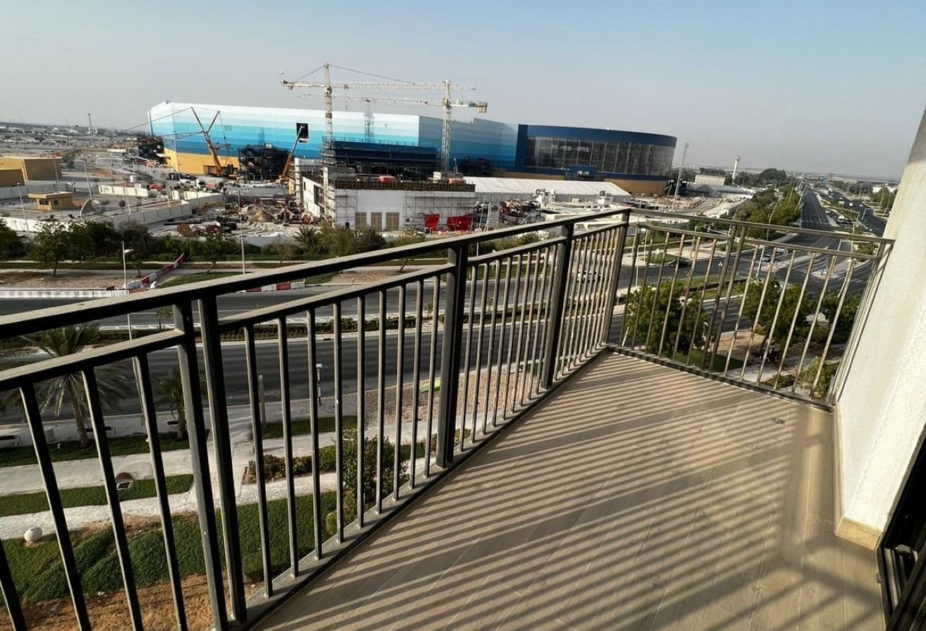 Corner Unit | Sea world & Ferrari View | Prime Loc — 14