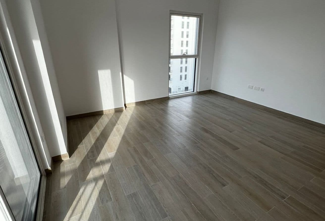 Corner Unit | Sea world & Ferrari View | Prime Loc — 3
