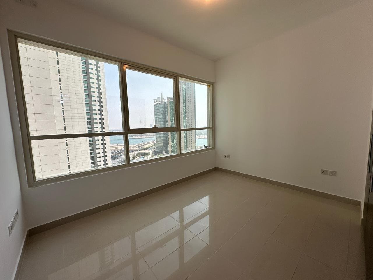 Elegant 2BR | Stunning Sea View | Prime Area — 4