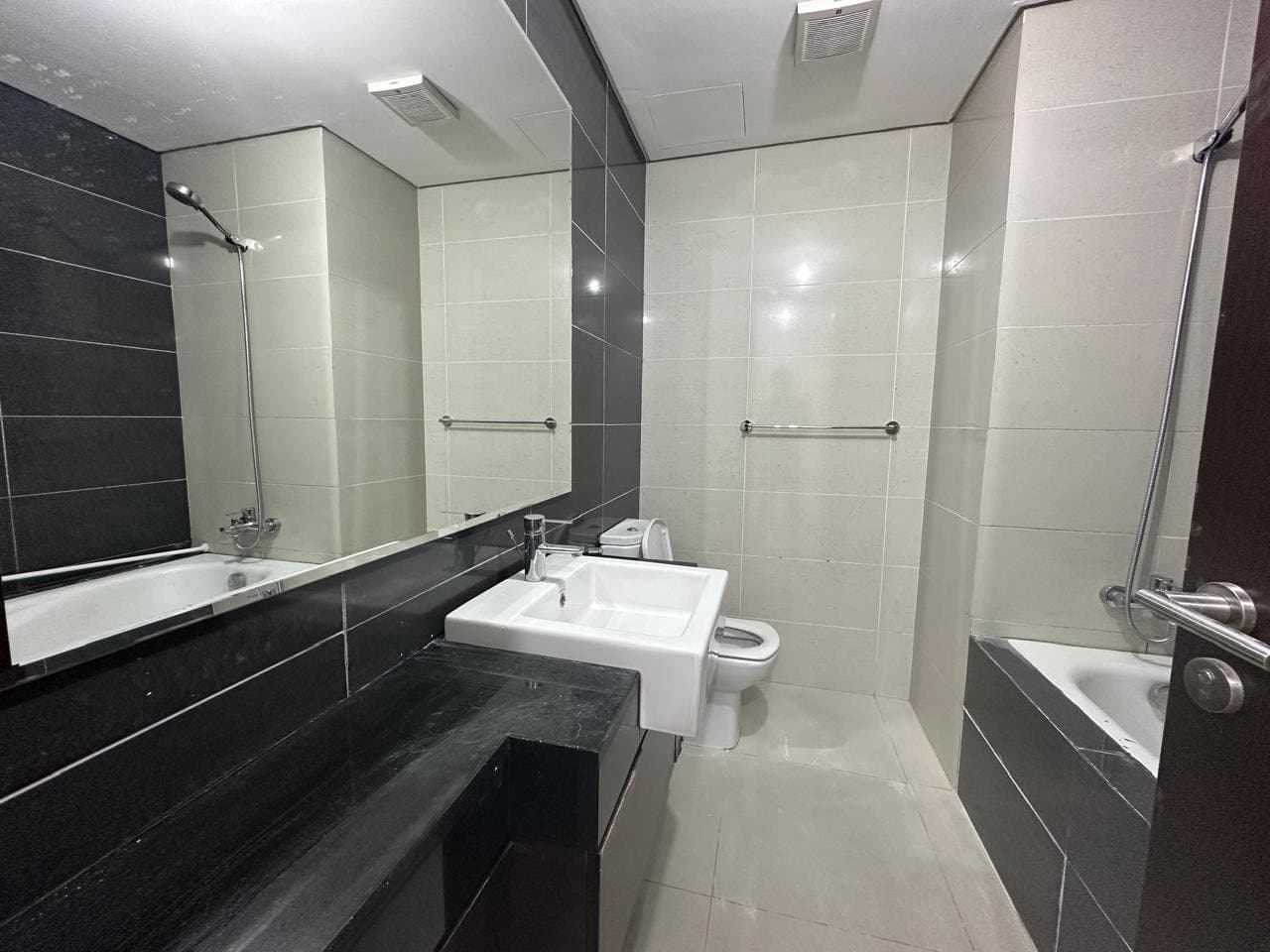 Elegant 2BR | Stunning Sea View | Prime Area — 17