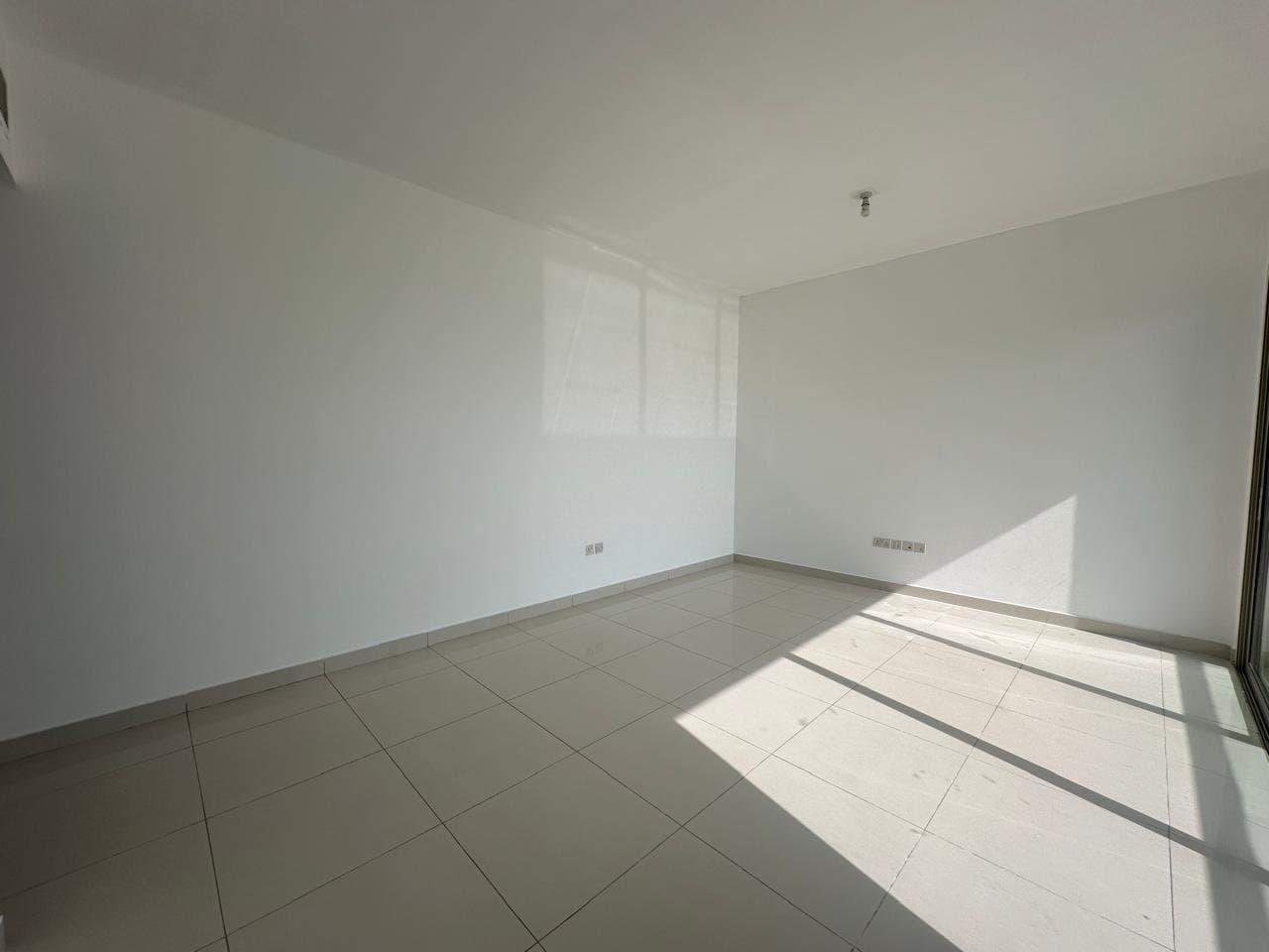 Elegant 2BR | Stunning Sea View | Prime Area — 8