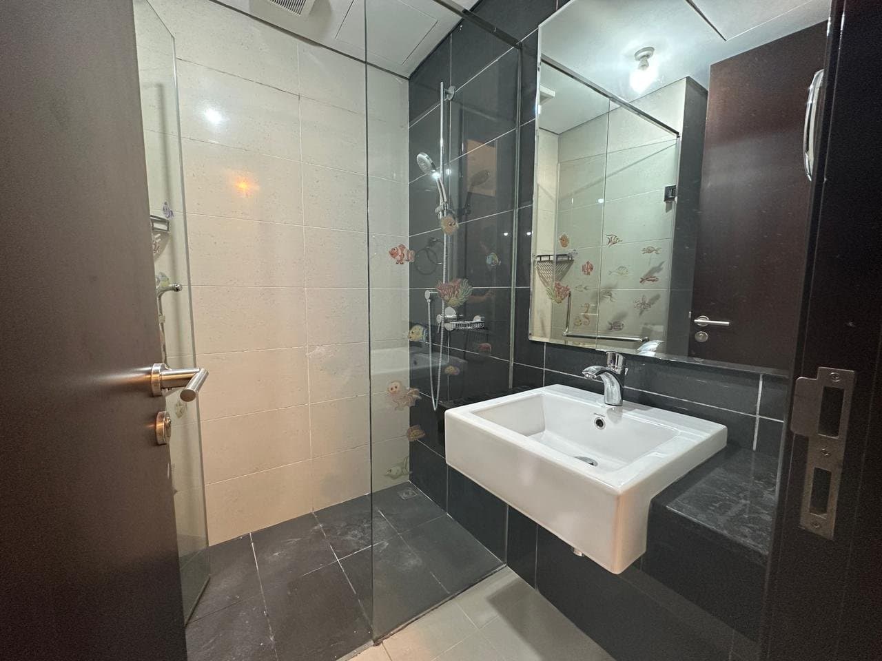 Elegant 2BR | Stunning Sea View | Prime Area — 13