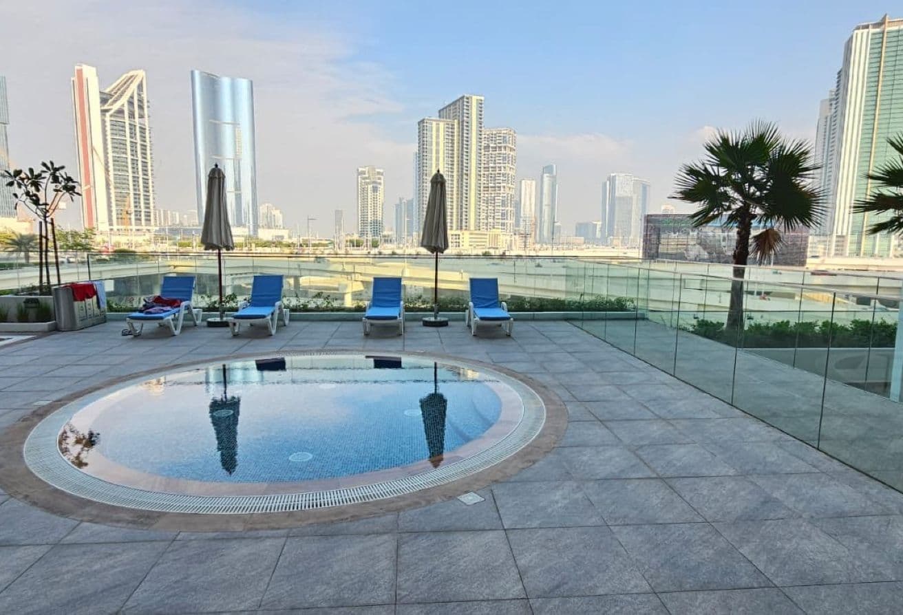 Elegant 2BR | Canal View | Prime Location — 13