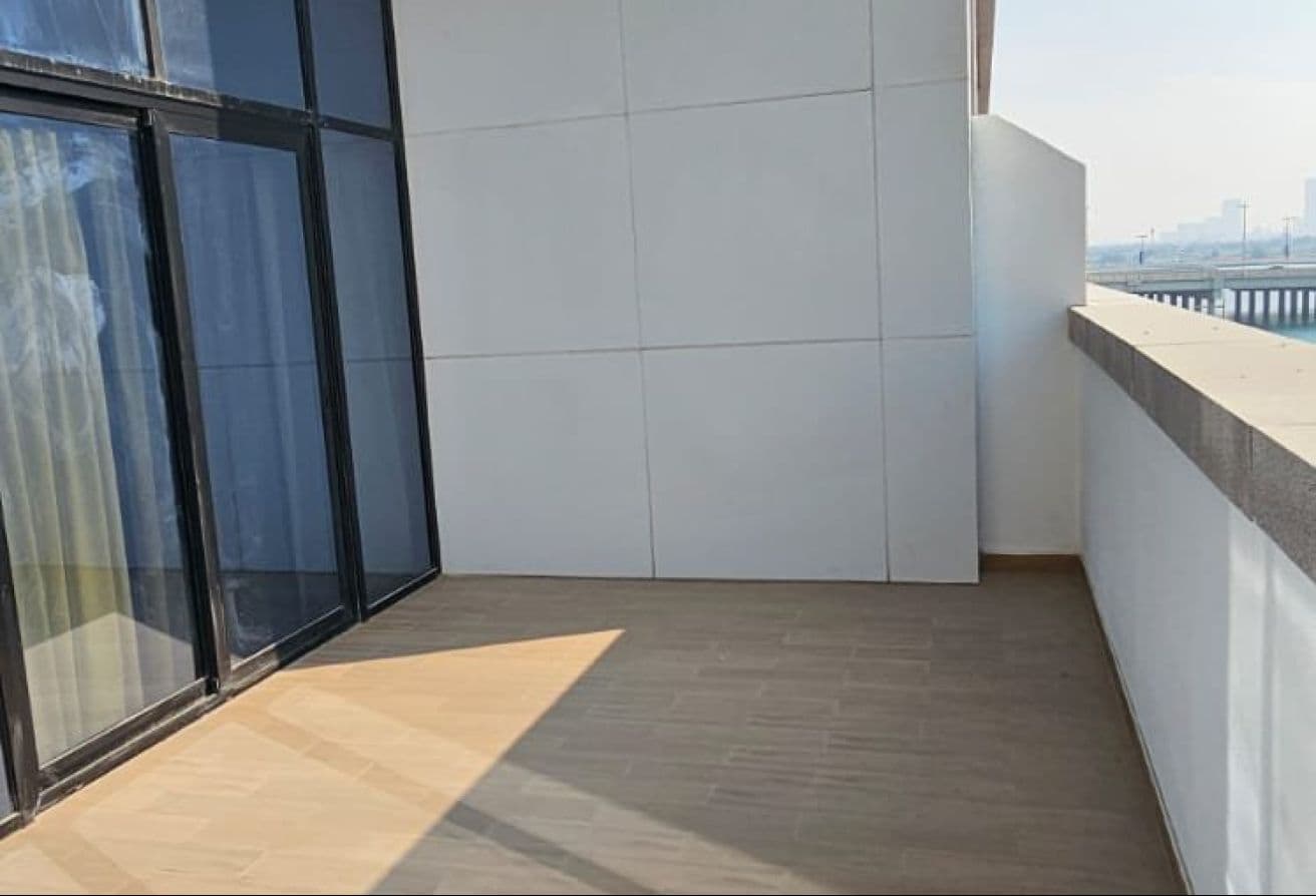 Elegant 2BR | Canal View | Prime Location — 7