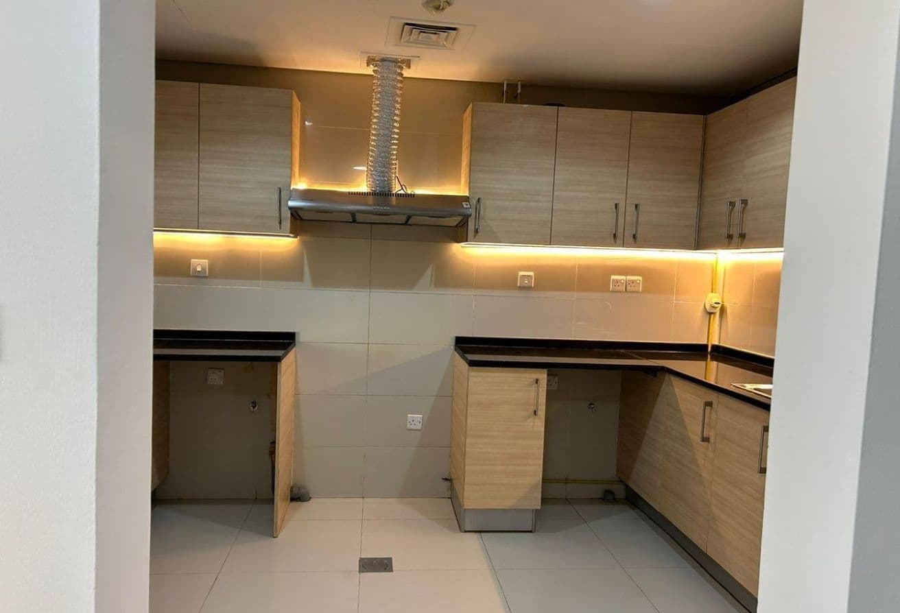 Stunning 2BR | High Floor | Amazing Views — 10