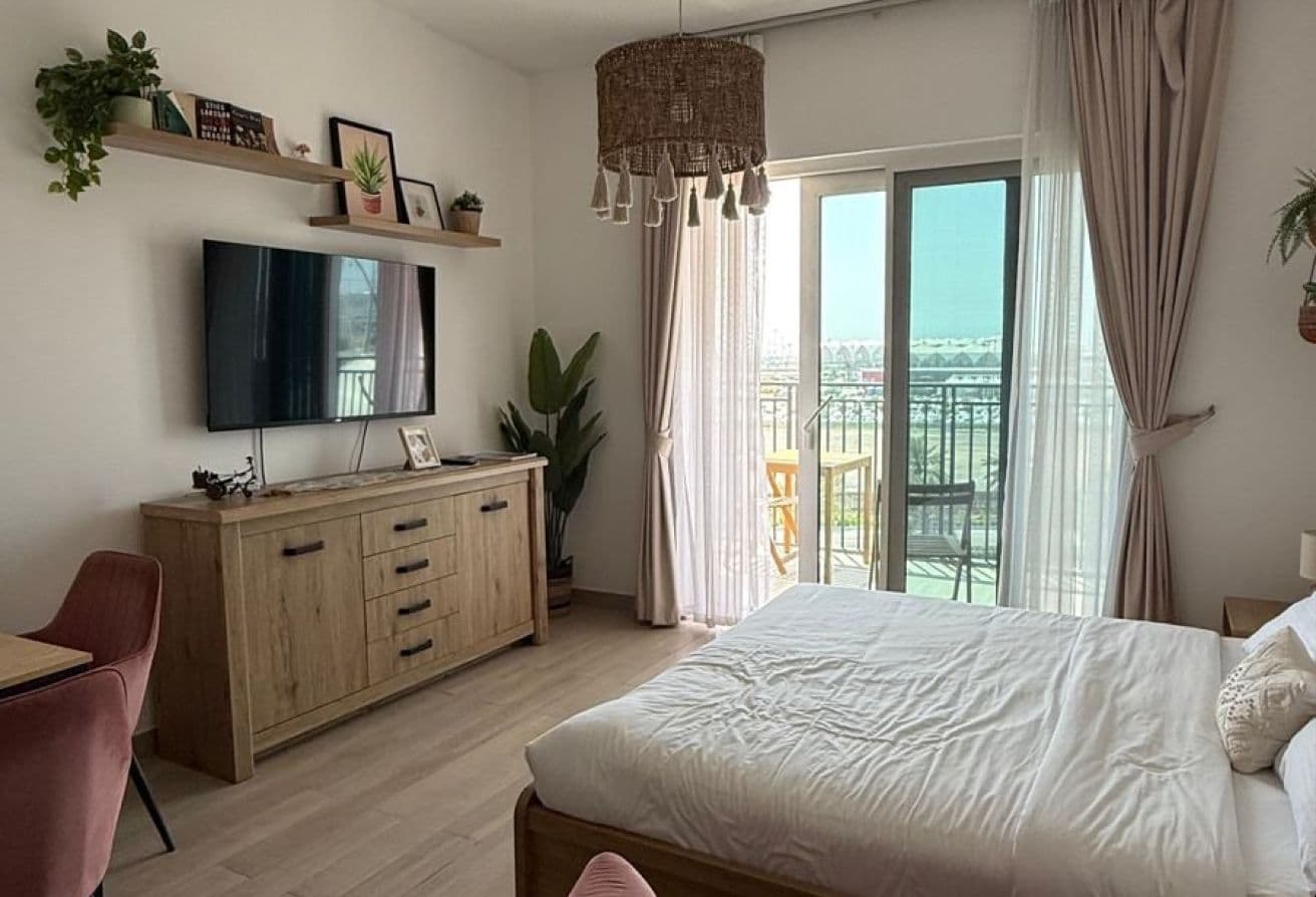 Elegant Studio | Furnished | Canal View — 5