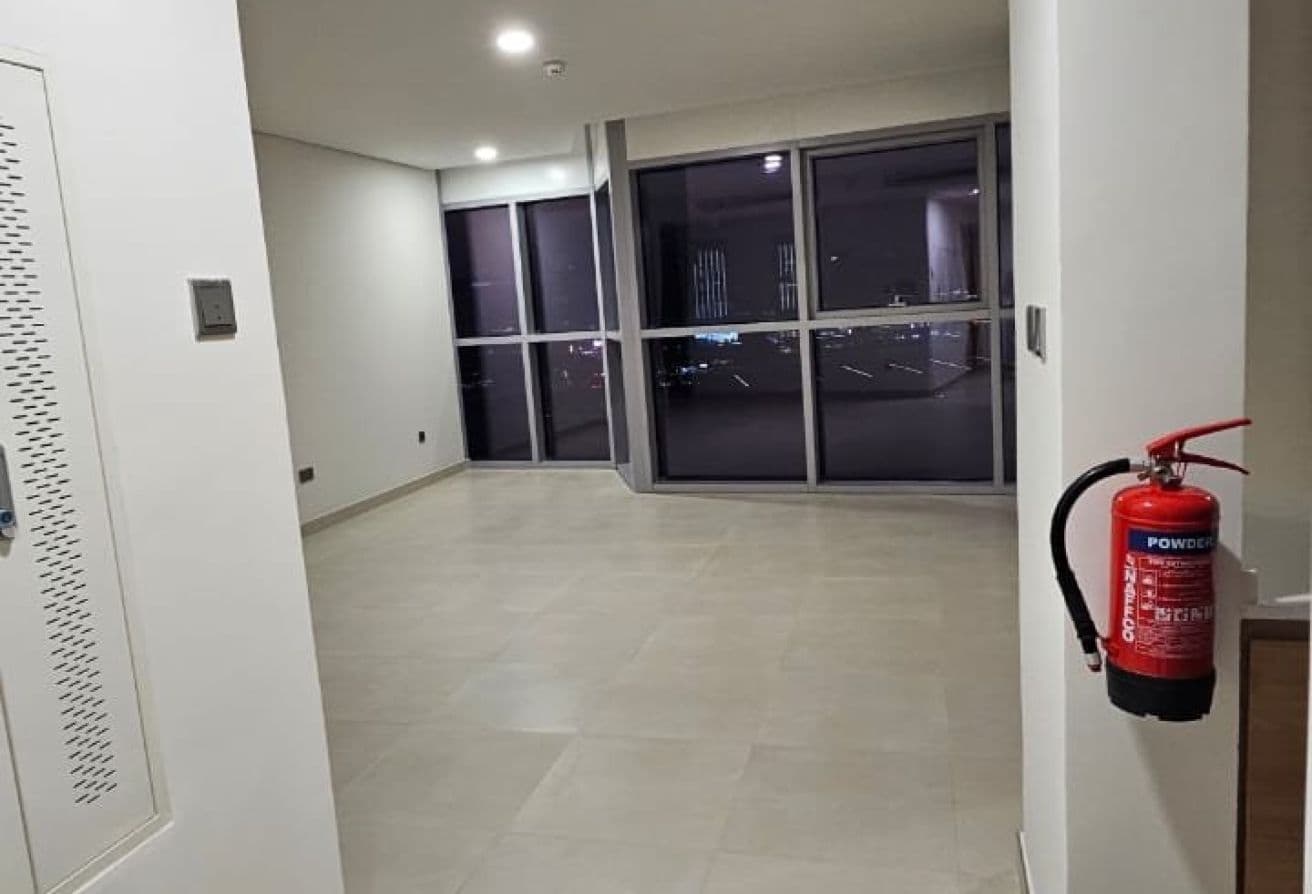 Canal View | Vacant | 3BR+M Townhouse — 3