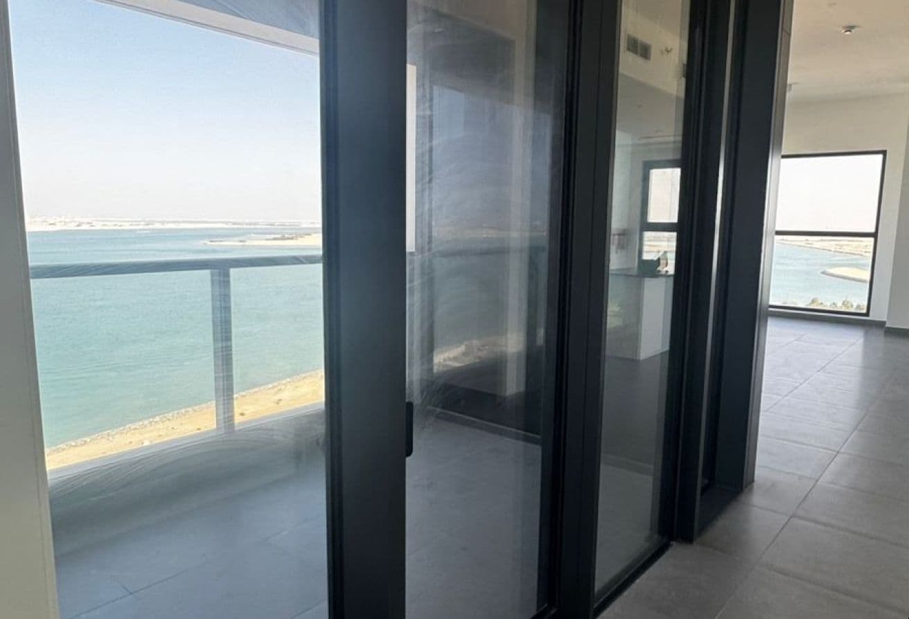 Huge Balcony | Full Sea View | Great Investment — 7
