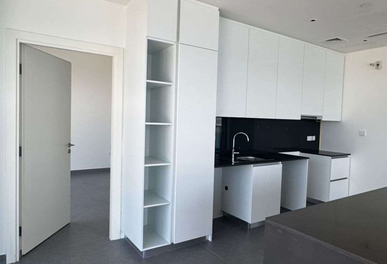 Huge Balcony | Full Sea View | Great Investment — 3