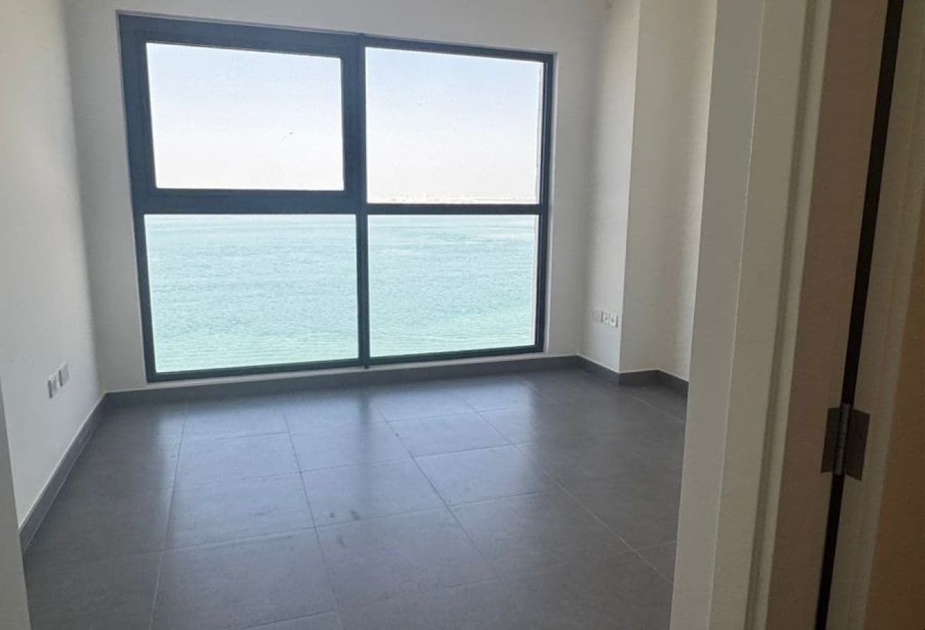 Huge Balcony | Full Sea View | Great Investment — 5