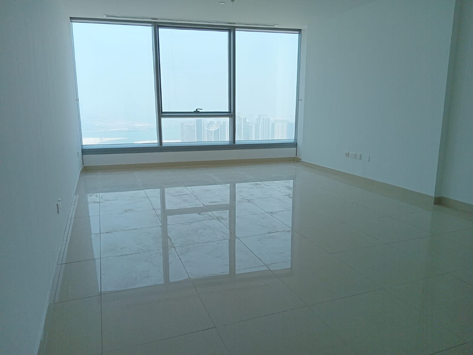 Stunning 2BR | High Floor | Prime Location — 3