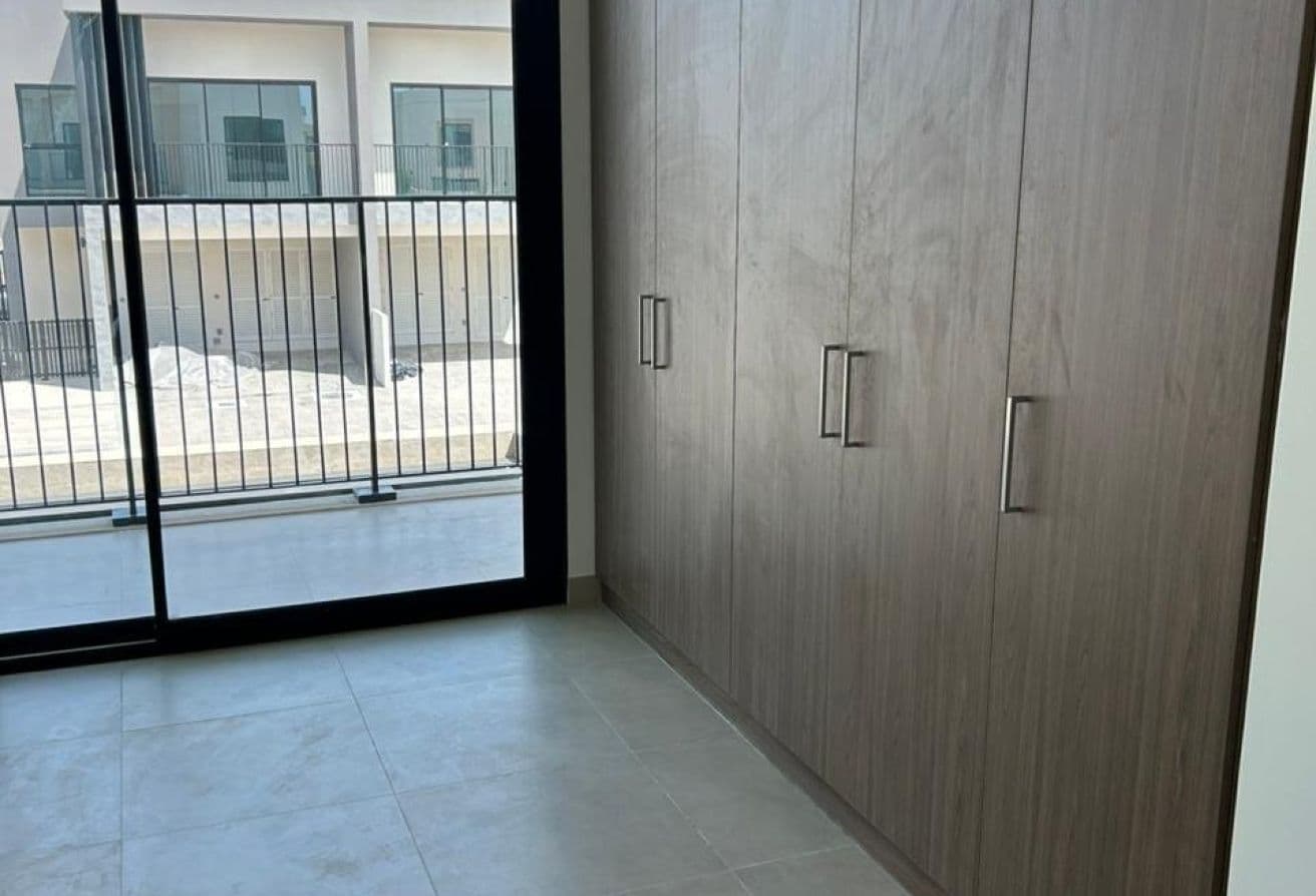 Luxurious Space Villa | Single row | End Unit — 10