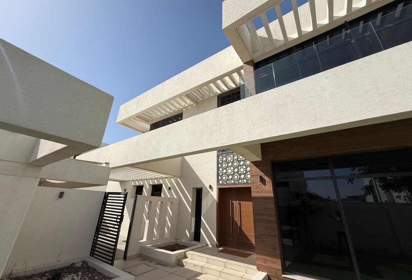Single Row | Luxury Living | Exclusive Community — 2