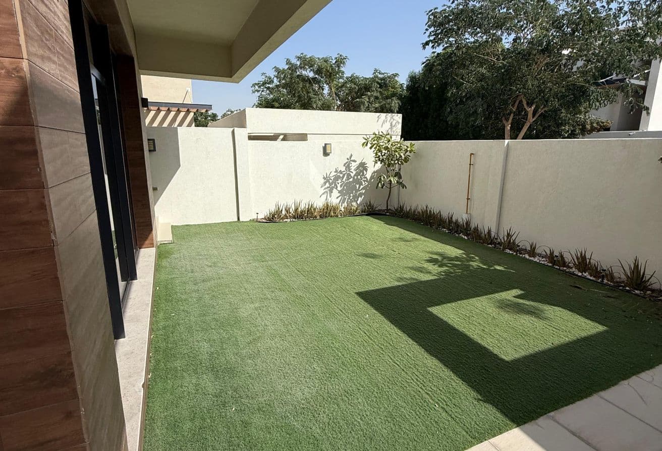 Single Row | Luxury Living | Exclusive Community — 19