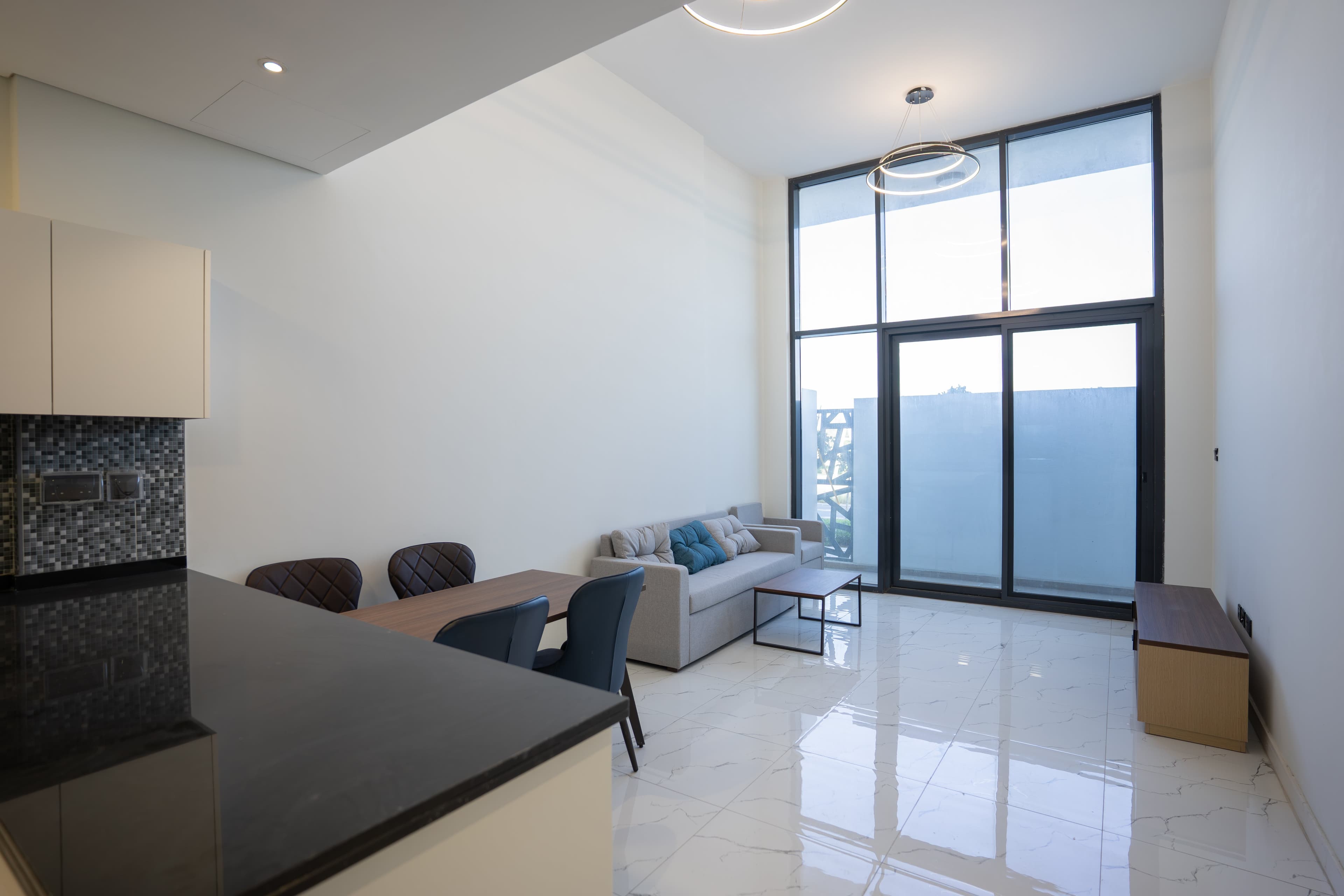 Elegant Unit | Prime Location | Amazing Amenities — 2
