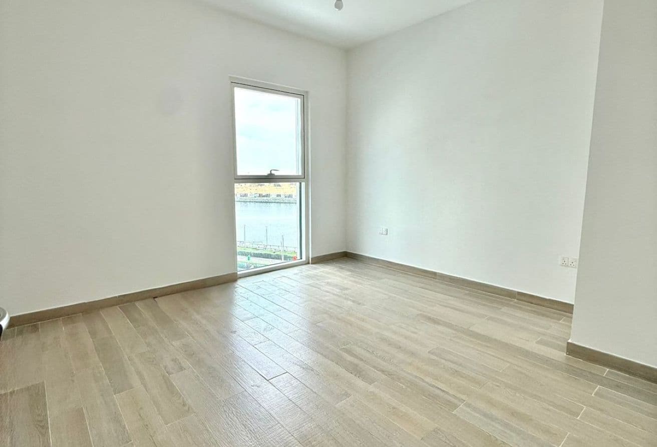 Canal & Pool View | Elegant 2BR | Ideal Location — 4