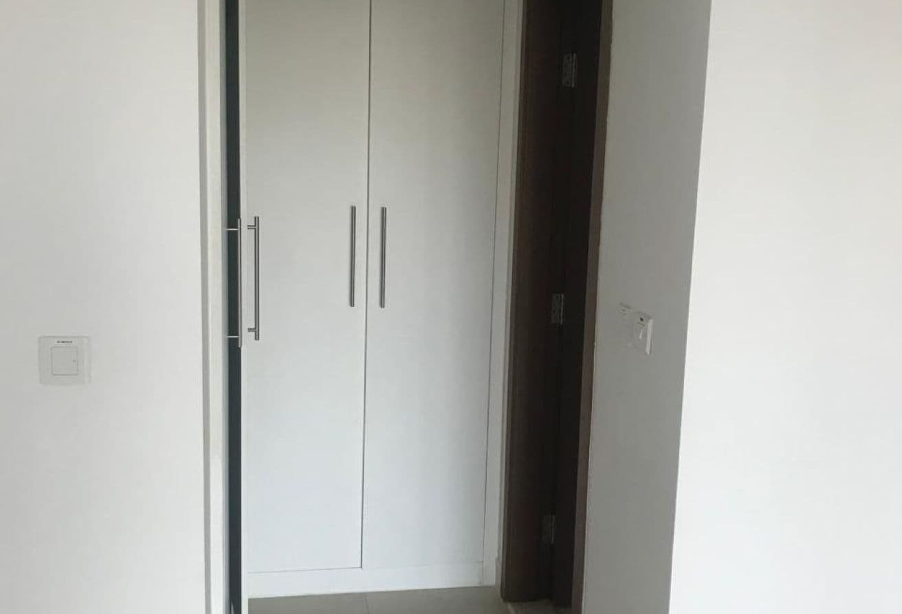 Spacious Apartment | 2 Balconies | Laundry Room — 10
