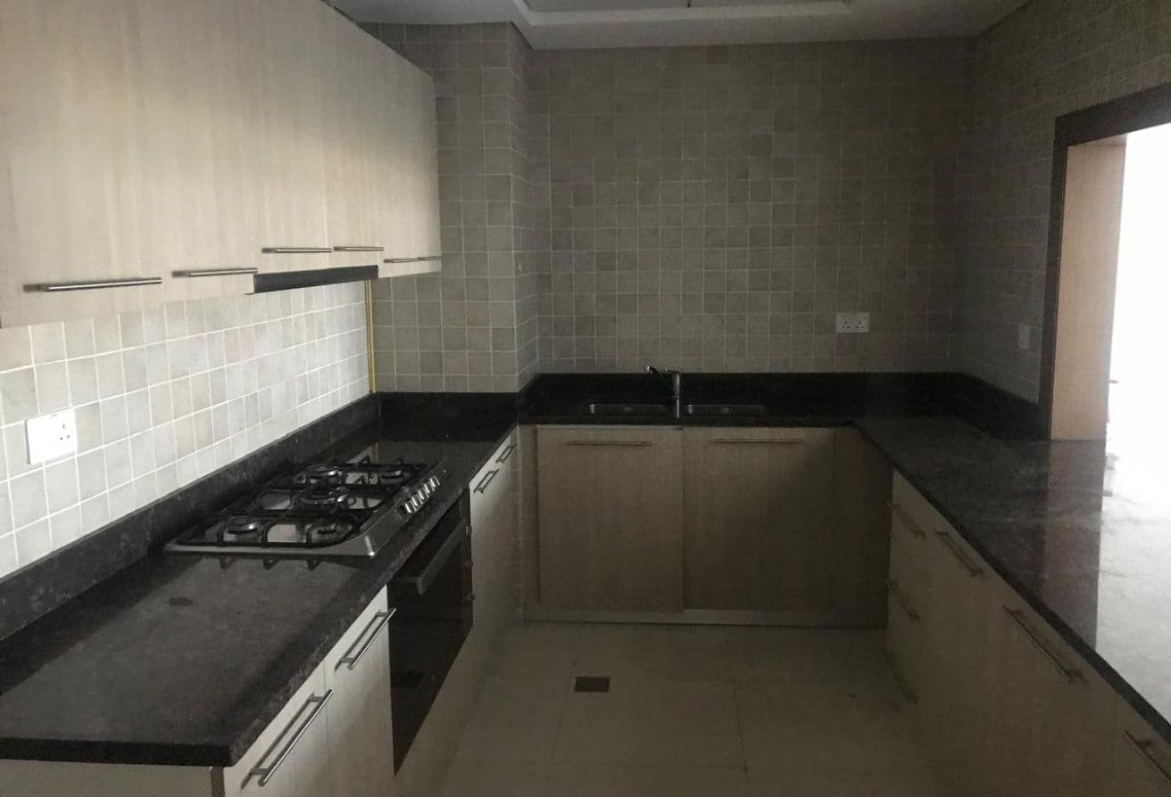 Spacious Apartment | 2 Balconies | Laundry Room — 7