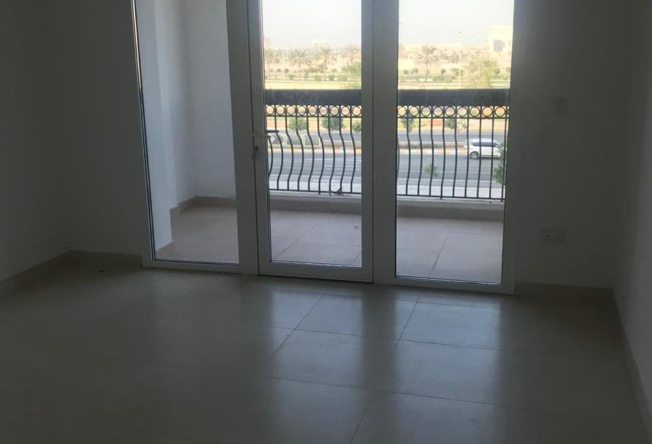 Spacious Apartment | 2 Balconies | Laundry Room — 13