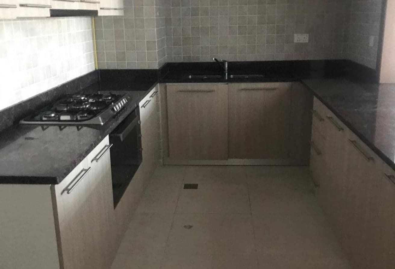 Spacious Apartment | 2 Balconies | Laundry Room — 6