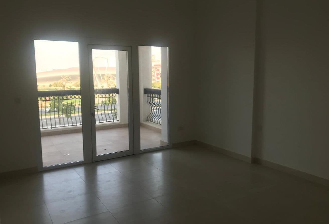 Spacious Apartment | 2 Balconies | Laundry Room — 8