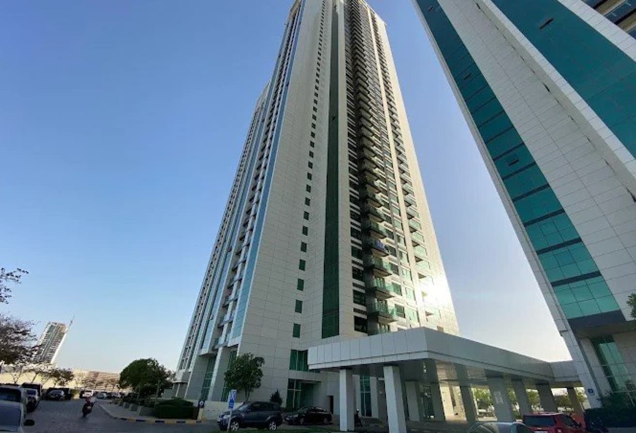 Stunning 1BR | Sea and Pool View | Prime Area — 10